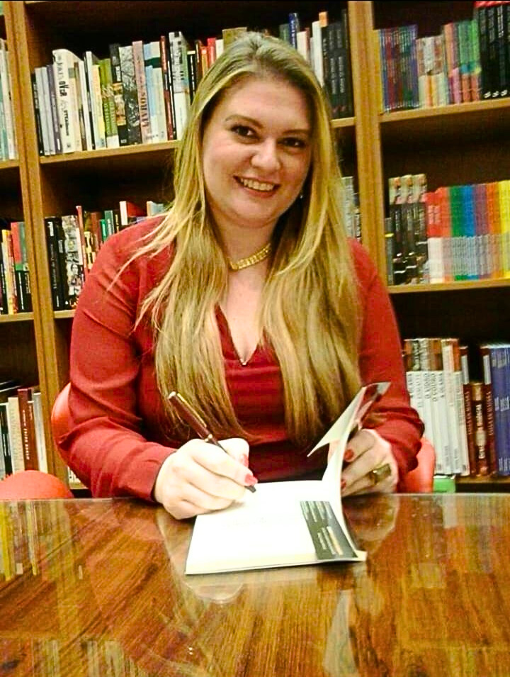 Foto de Priscilla Amaral Vasconcelos Paes, autora do Combo de Testes Psicopedagógicos